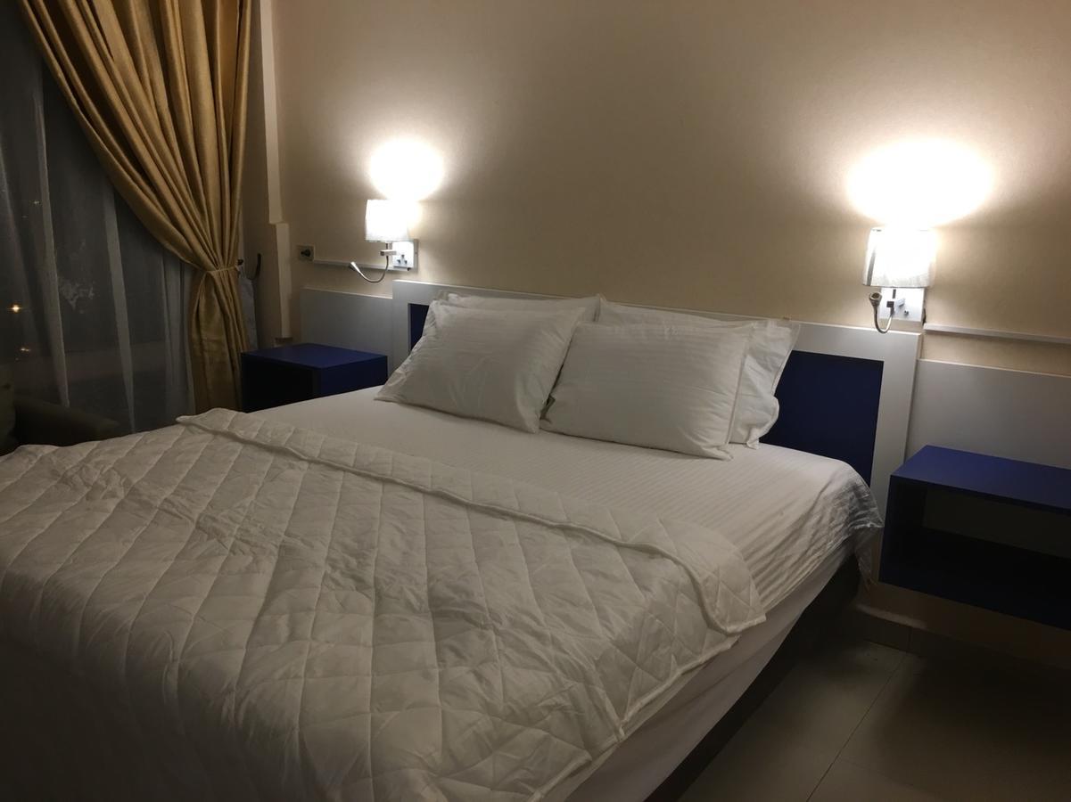 Golden Tree Hotel Kota Belize Bagian luar foto